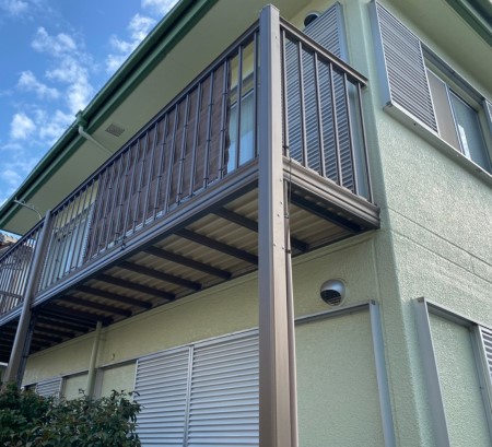 バルコニーから雨漏り　現地調査の様子